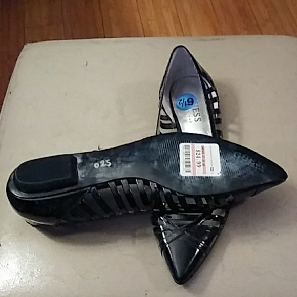 Guess flats size 6 1/2 never been worm - Picture 2 of 2